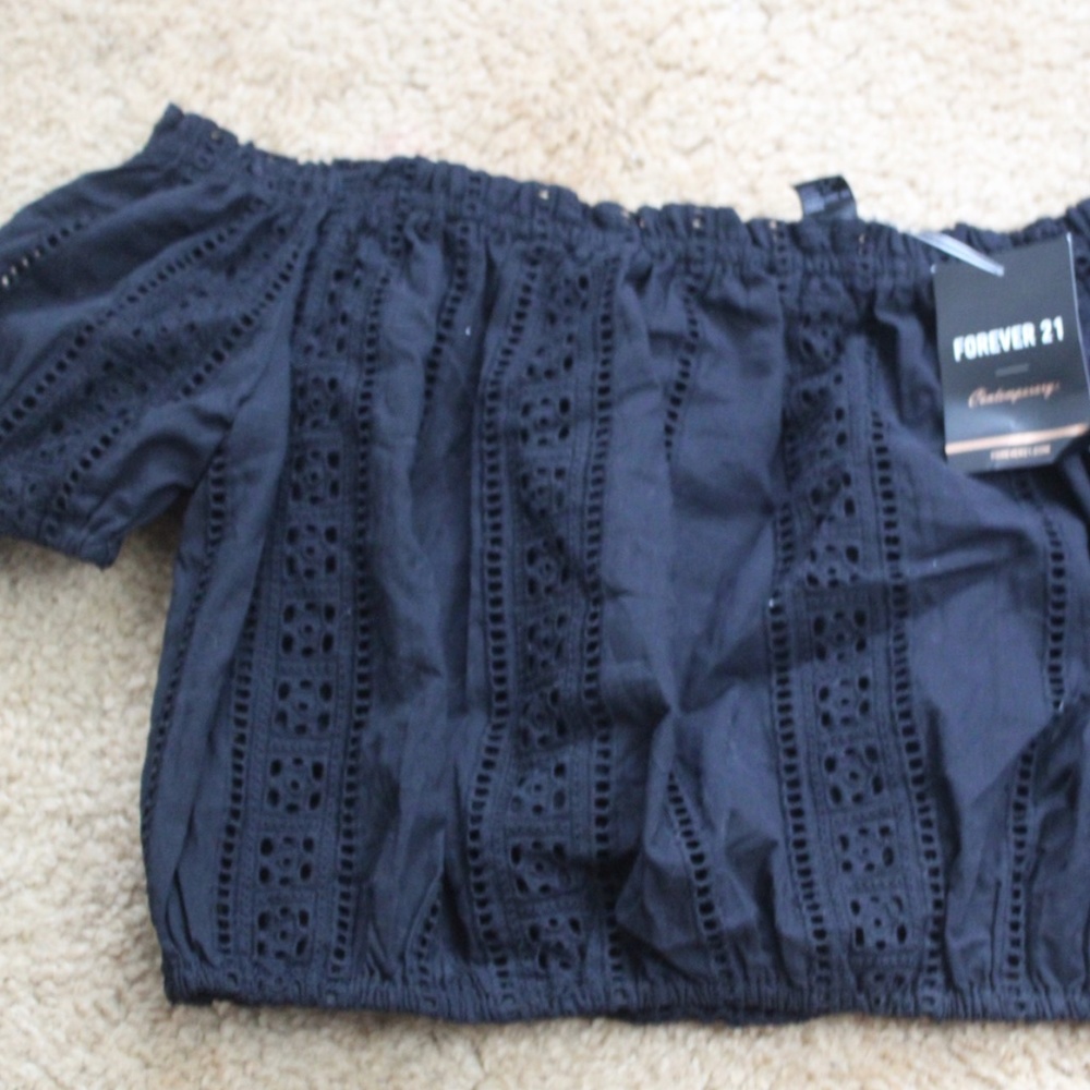 Forever21 Off the shoulder cropped top
